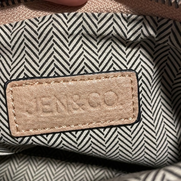 Riley Crossbody by Jen & Co  - Vegan Leather, Eco-Friendly Handbag - Picture 12 of 12